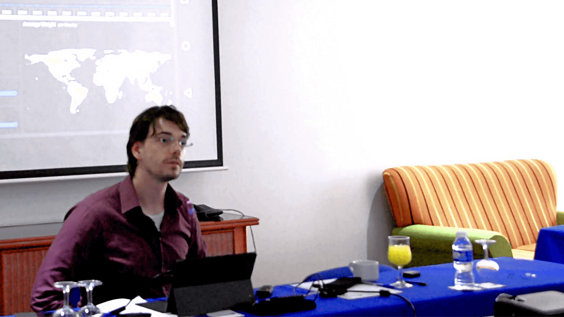 Marco Wittwer zeigt auf dem Ceteris Camp 2015 die Vor- und Nachteile von Datazen auf